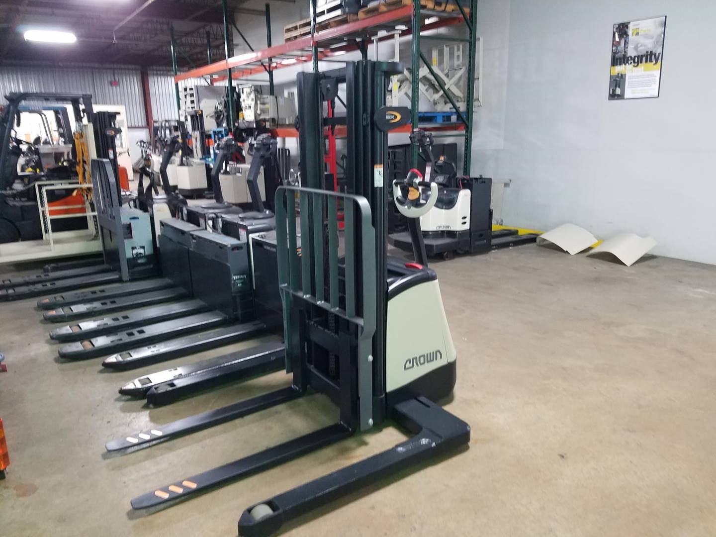 2012 Electric Crown SX3000 Electric Walkie Straddle Stacker