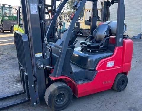For Rent 5000 lbs - 187" lift - Gas/Propane - Indoor/Outdoor Pneumatic Tires