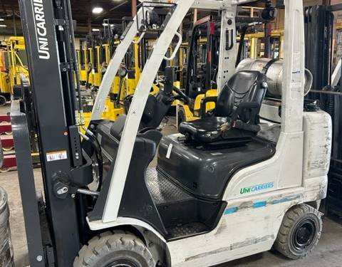 For Rent 5000 lbs - 187" lift - Gas/Propane - Indoor/Outdoor Pneumatic Tires