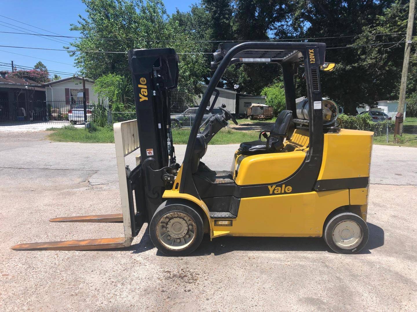 2016 LP Gas Yale GLC120VX Cushion Tire 4 Wheel Sit Down (Indoor Warehouse)