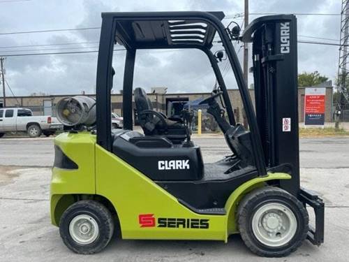 For Rent 5000 lbs - 189" lift - Gas/Propane - Indoor/Outdoor Pneumatic Tires