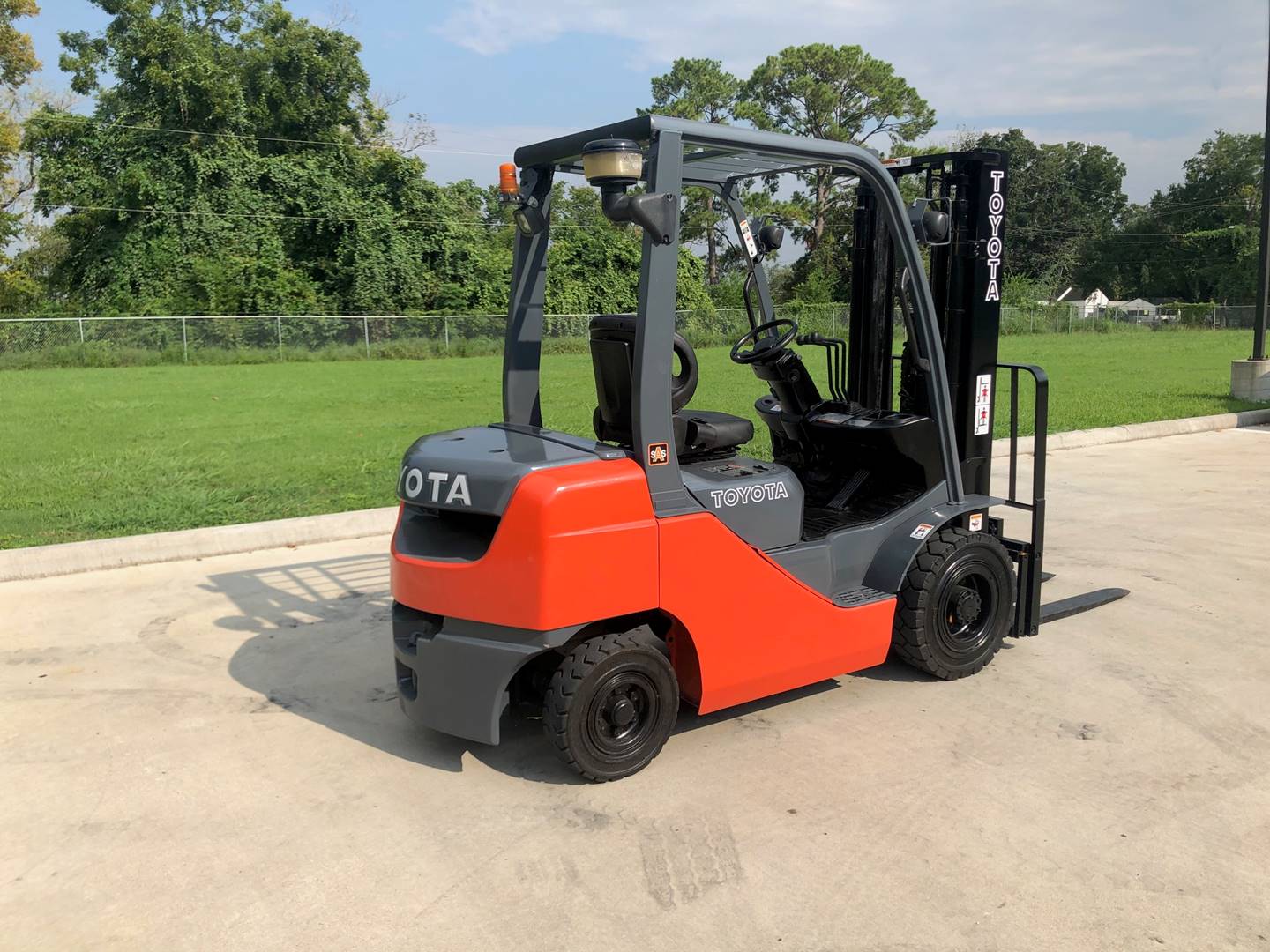 2014 Diesel Toyota 8fdu25 Pneumatic Tire 4 Wheel Sit Down