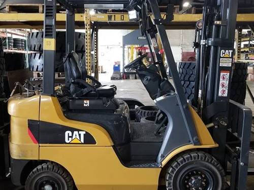For Rent 4000 lbs - 188" lift - Gas/Propane - Indoor/Outdoor Pneumatic Tires