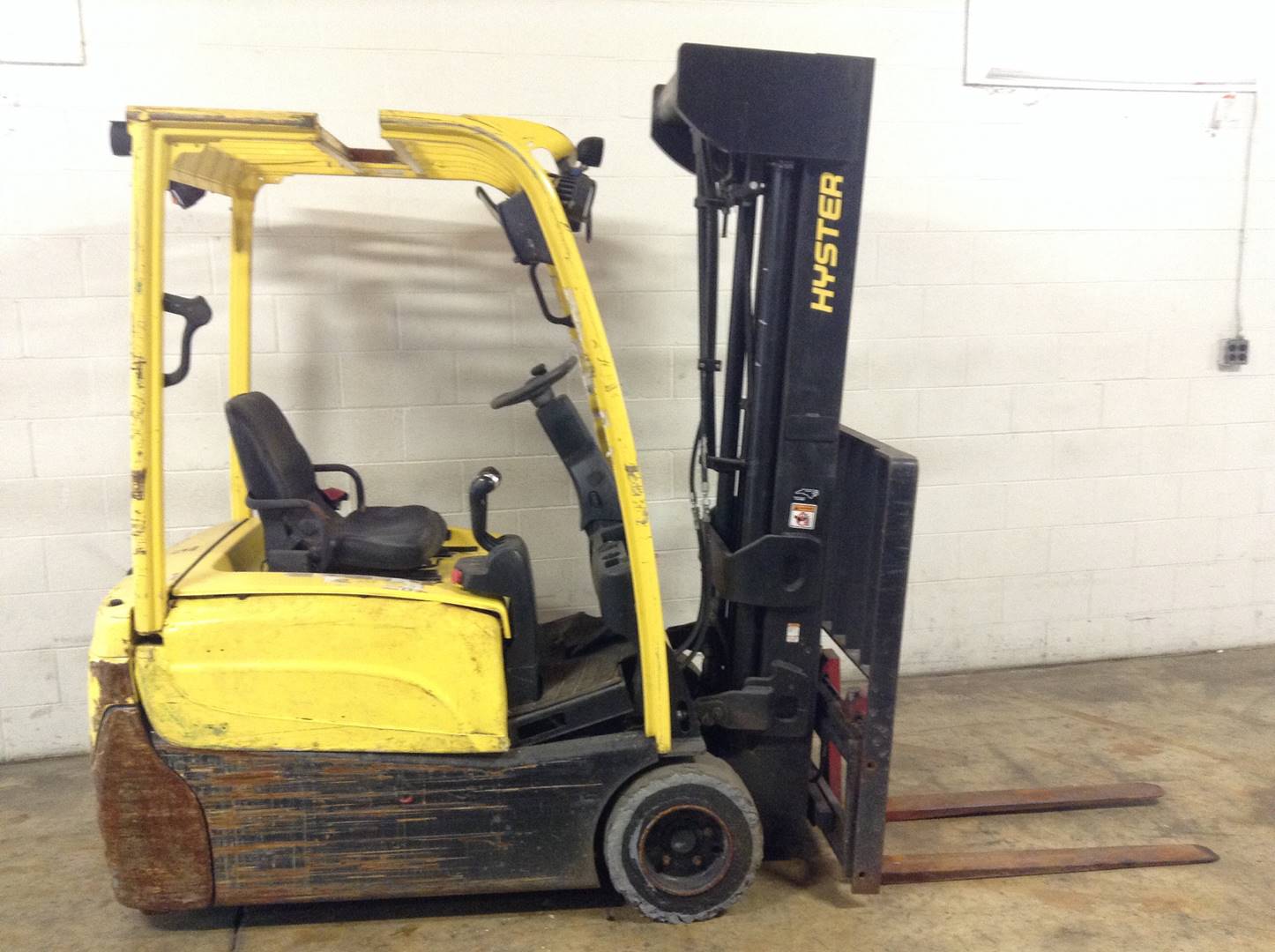 2014 Electric Hyster J40XNT Electric 3 Wheel Sit Down