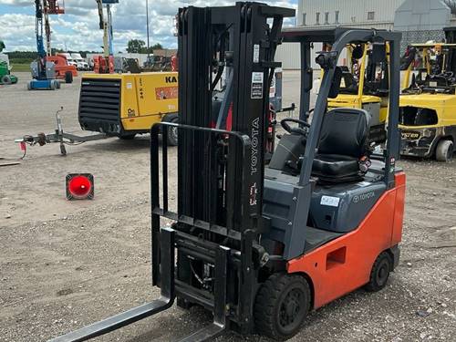 For Rent 3000 lbs - 189" lift - Gas/Propane - Indoor Warehouse