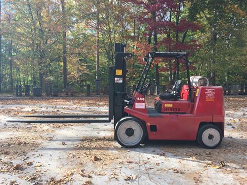 For Rent 15500 lbs - 143" lift - Gas/Propane - Indoor Warehouse