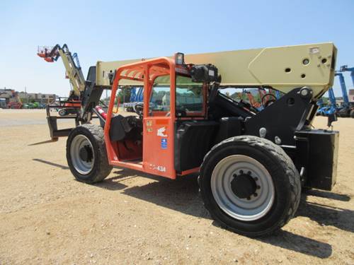 For Rent 9000 lbs - 43' lift -  Diesel