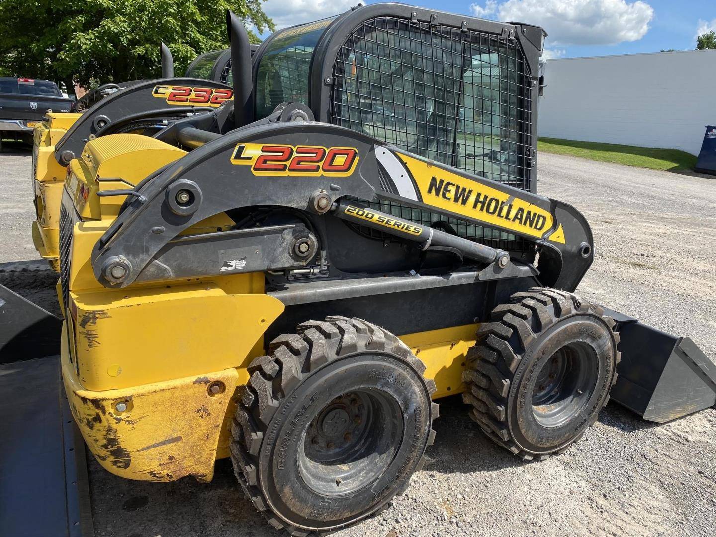 New Holland L220 Earth Moving and Construction
