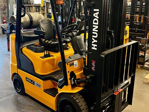 For Rent 5000 lbs - 185" lift - Gas/Propane - Indoor Warehouse