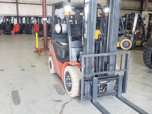 For Rent 5000 lbs - 189" lift - Gas/Propane - Indoor/Outdoor Pneumatic Tires