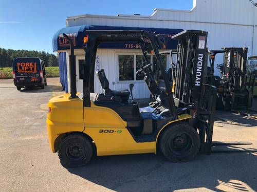 For Rent 6000 lbs - 189" lift -  Diesel - Indoor/Outdoor Pneumatic Tires