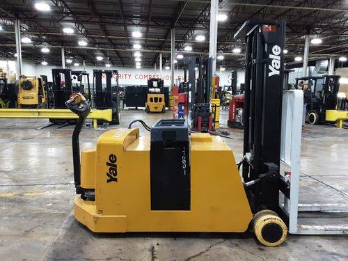 For Rent 4000 lbs - 153" lift -  Electric - Indoor Warehouse