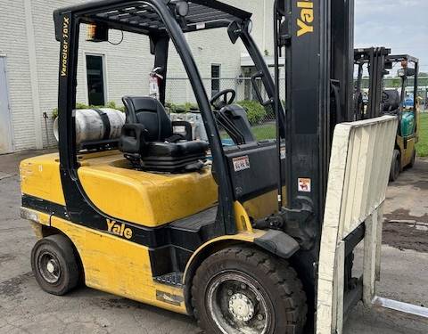 For Rent 7000 lbs - 187" lift - Gas/Propane - Indoor/Outdoor Pneumatic Tires