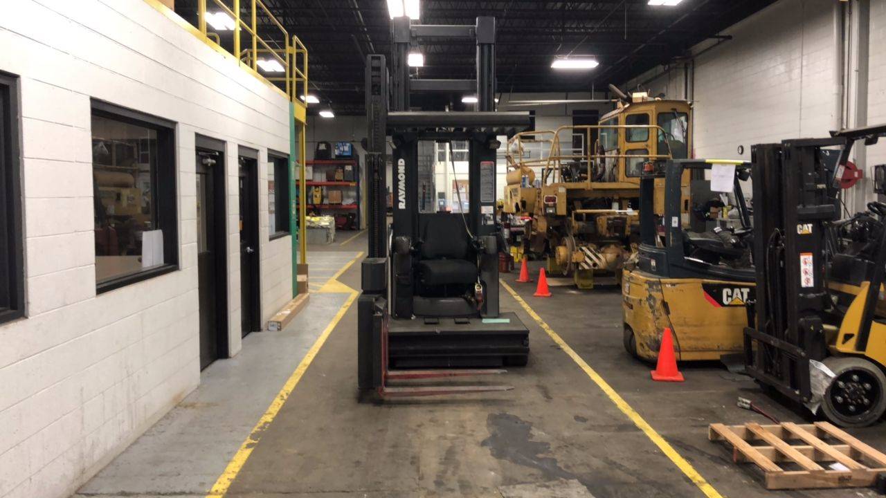 1999 Electric Raymond SACSR30T Electric Man Up Swing Reach Turret