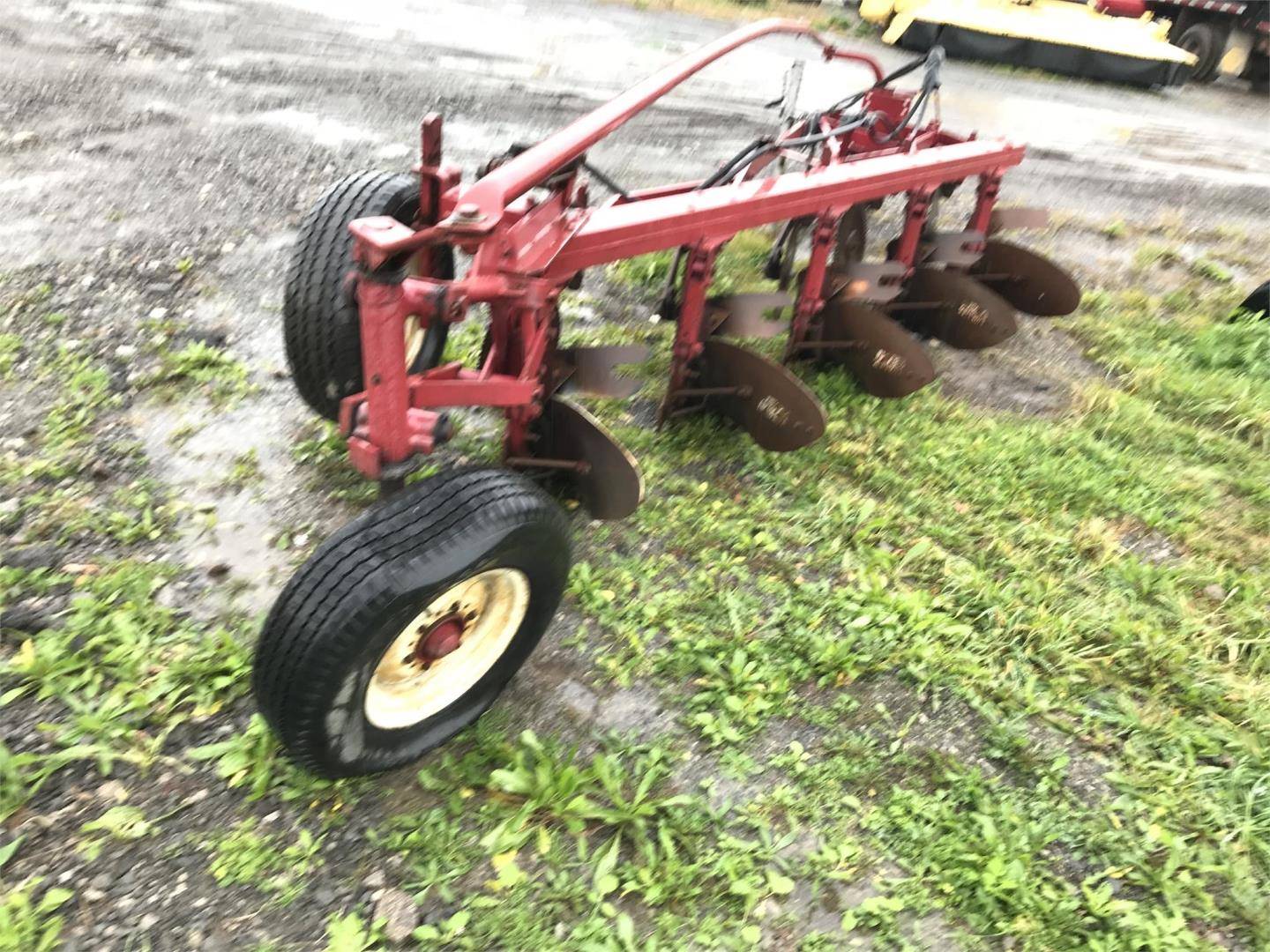 International 5 BOTTOM PLOW Agricultural & Farming
