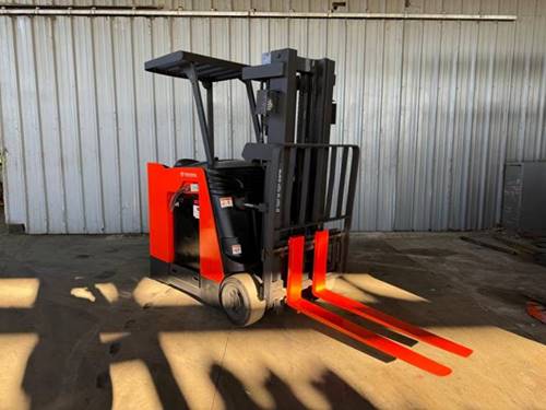 For Rent 4000 lbs - 203" lift -  Electric - Indoor Warehouse