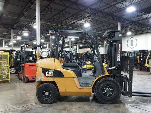 For Rent 8000 lbs - 187" lift - Gas/Propane - Indoor/Outdoor Pneumatic Tires