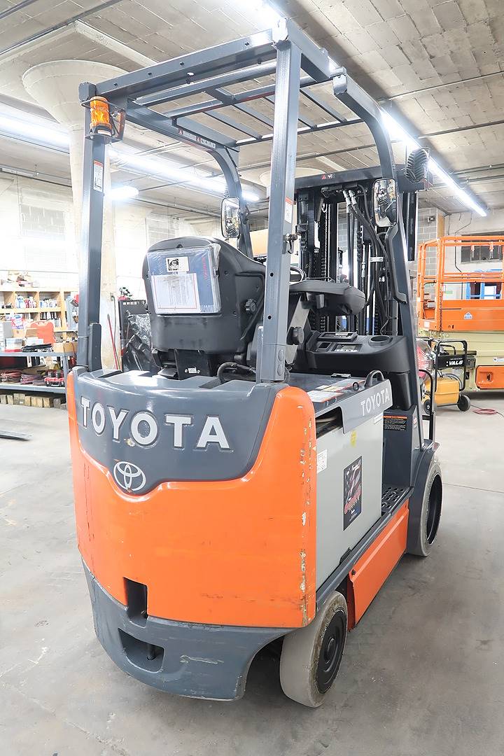 2014 Electric Toyota 8FBCU25 Electric 4 Wheel Sit Down