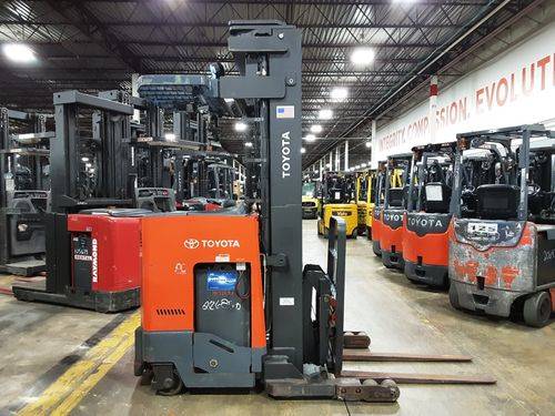 For Rent 4500 lbs - 241" lift -  Electric - Indoor Warehouse