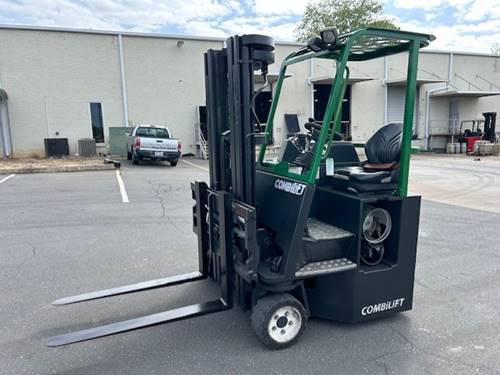 For Rent 6000 lbs - 194" lift - Gas/Propane - Outdoor Pneumatic Tires