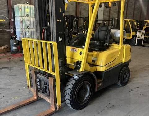 For Rent 6000 lbs - 189" lift - Gas/Propane - Indoor/Outdoor Pneumatic Tires