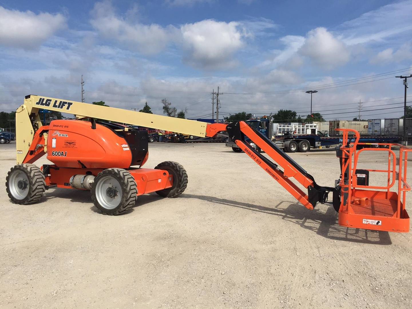 2015 Dual Fuel JLG 600AJ Articulated Boom