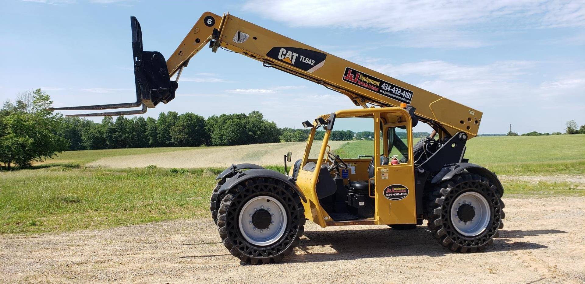 2010 Diesel Cat TL642 Telehandlers (Telescopic Mast)