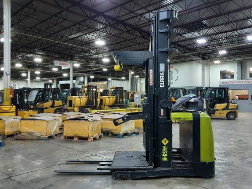 For Rent 3000 lbs - 276" lift -  Electric - Indoor Warehouse