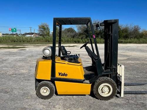 For Rent 5000 lbs - 194" lift - Gas/Propane - Indoor/Outdoor Pneumatic Tires