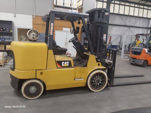 For Rent 15500 lbs - 188" lift - Gas/Propane - Indoor Warehouse