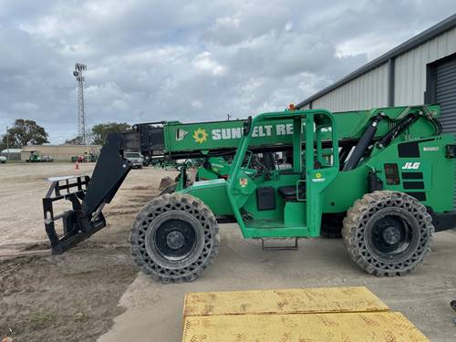 For Rent 8000 lbs - 42' lift -  Diesel