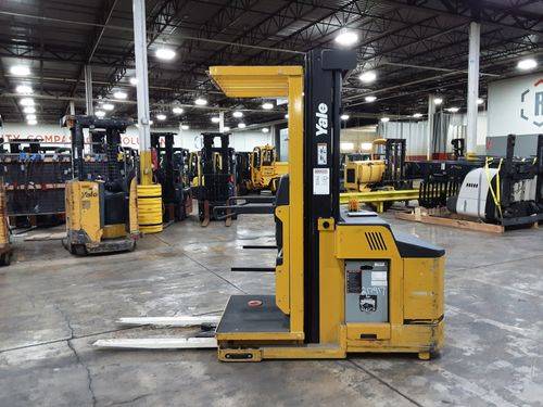 For Rent 3000 lbs - 213" lift -  Electric - Indoor Warehouse