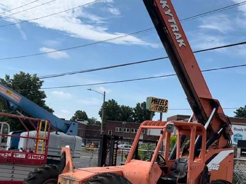 For Rent 8000 lbs - 42' lift -  Diesel