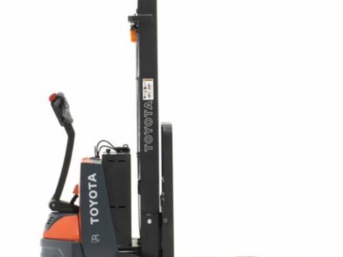 For Rent 3500 lbs - 128" lift -  Electric - Indoor Warehouse