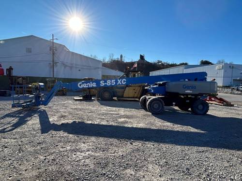 For Rent 85' lift -  Diesel - Outdoor Rough Terrain