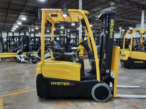 For Rent 4000 lbs - 187" lift -  Electric -  Electric 3 Wheel Sit Down