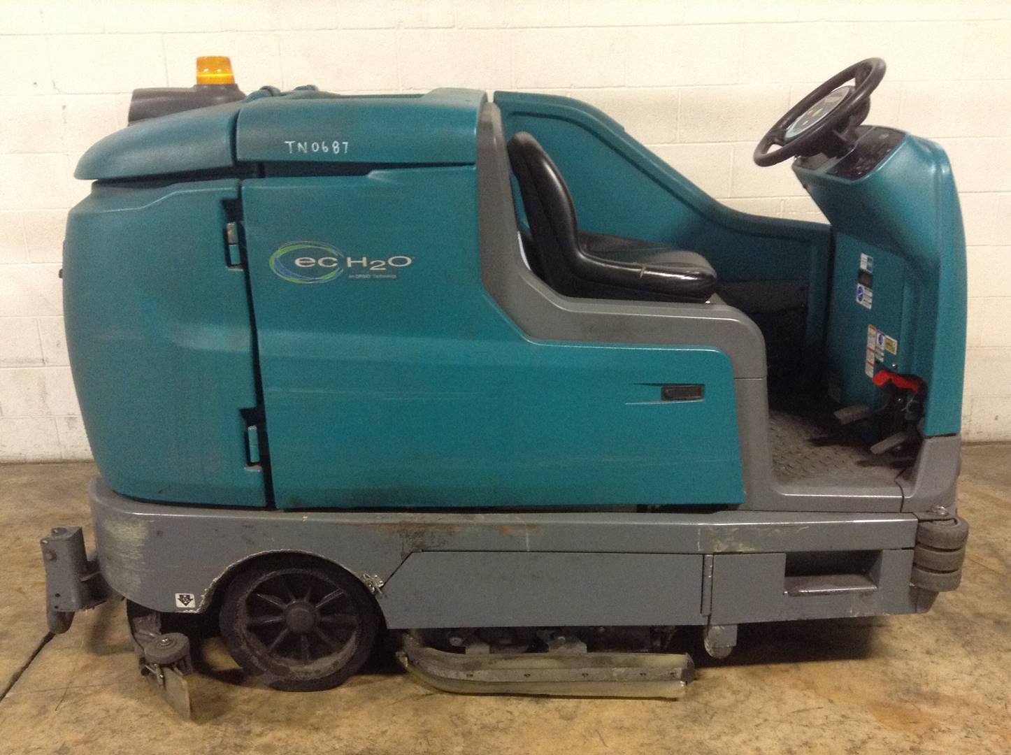 tennant t17 scrubber