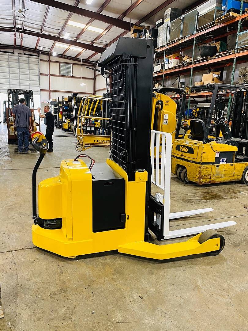 2013 Electric Yale MRW030 Electric Walkie Straddle Stacker Reach