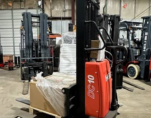 For Rent 2200 lbs - 118" lift -  Electric - Indoor Warehouse