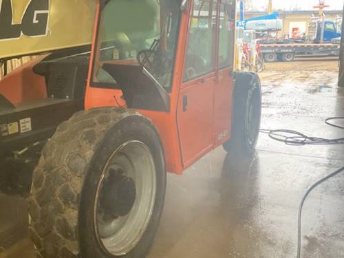 For Rent 43' lift -  Diesel