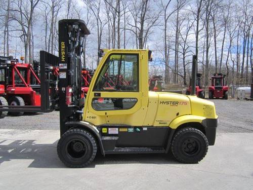 For Rent 17500 lbs - 293" lift - Indoor/Outdoor Pneumatic Tires