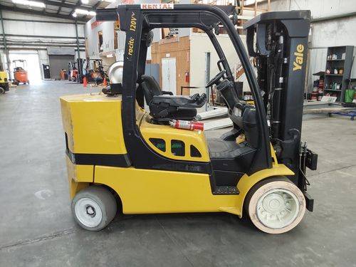 For Rent 12000 lbs - 163" lift - Gas/Propane - Indoor Warehouse