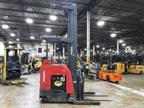 For Rent 3200 lbs - 321" lift -  Electric - Indoor Warehouse