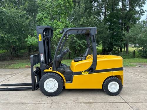 For Rent 10000 lbs - 185" lift -  Diesel - Indoor/Outdoor Pneumatic Tires