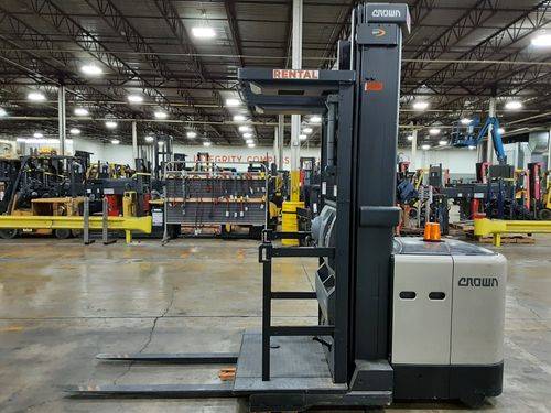 For Rent 3000 lbs - 240" lift -  Electric - Indoor Warehouse