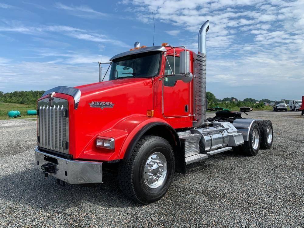 2010 Kenworth T800 Trucks and Trailers