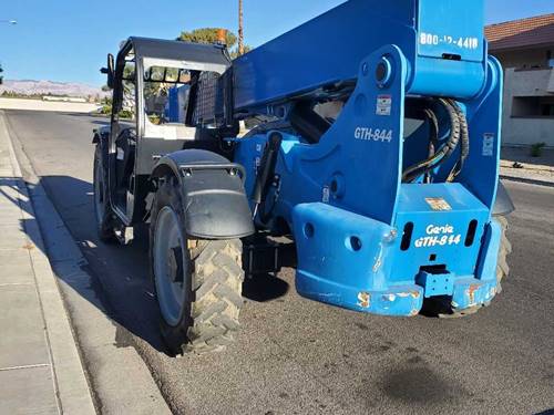 For Rent 8000 lbs - 44' lift -  Diesel
