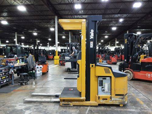For Rent 3000 lbs - 213" lift -  Electric - Indoor Warehouse