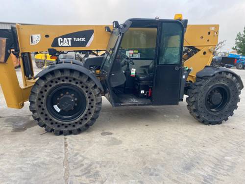 For Rent 9000 lbs - 43' lift -  Diesel