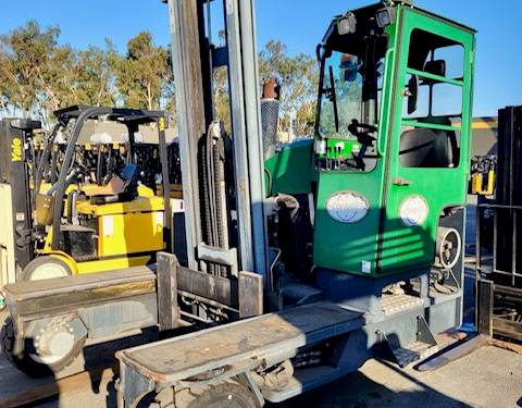 For Rent 12000 lbs - 240" lift - Gas/Propane - Outdoor Pneumatic Tires
